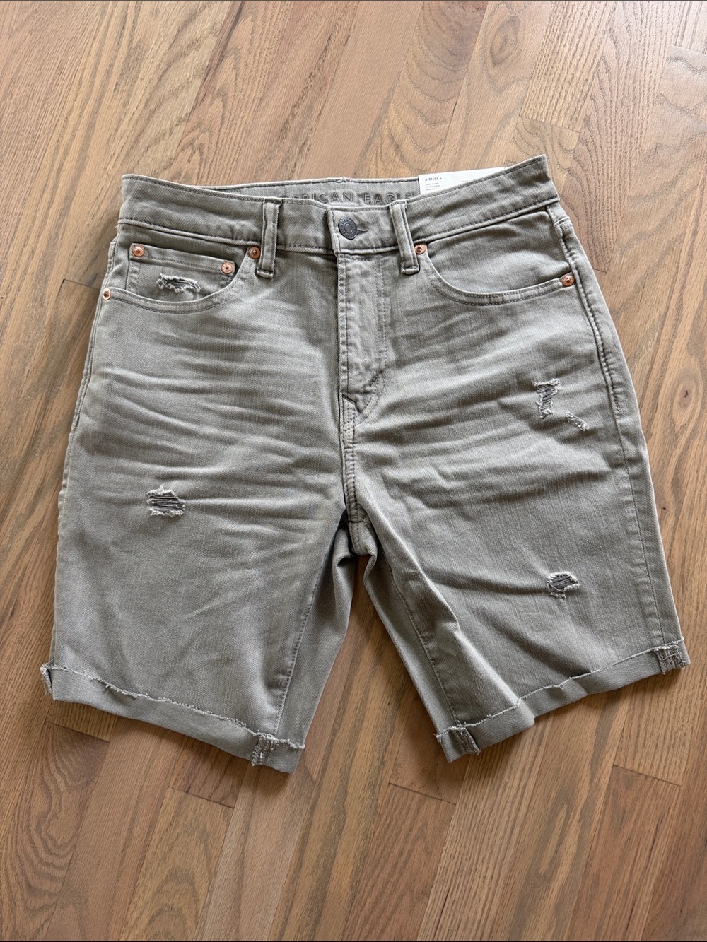 AE 9" AirFlex+ Distressed Denim NWT